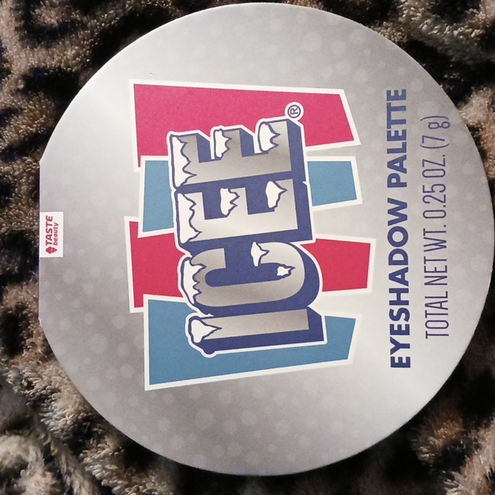 ICEE EYESHADOW PALETTE OF 9 WITH MIRROR
